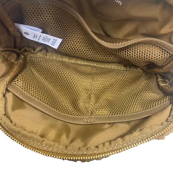 Lululemon Everywhere Belt‎ Bag Fleece Sherpa Burnt Caramel Fanny Pack Purse - Picture 5 of 9